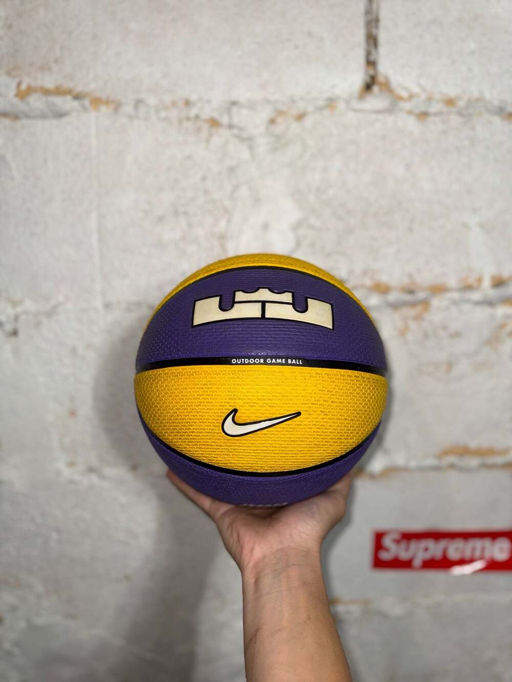 Nike LeBron James Playground 8P Basketball Lakers Purple Yellow Size 28.5"